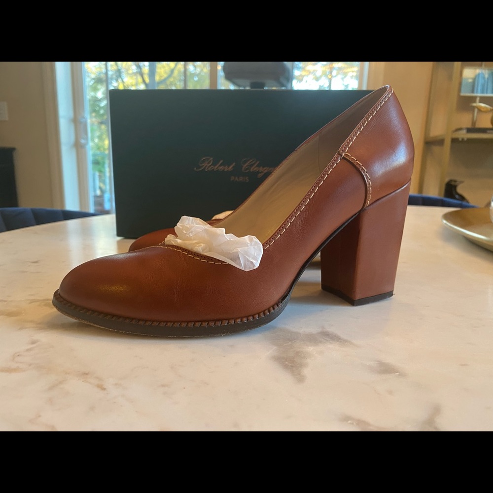 Robert Clergerie round toe pump